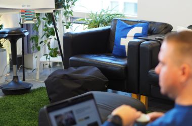 Julkaise sisältöä jolla erotut Facebookissa